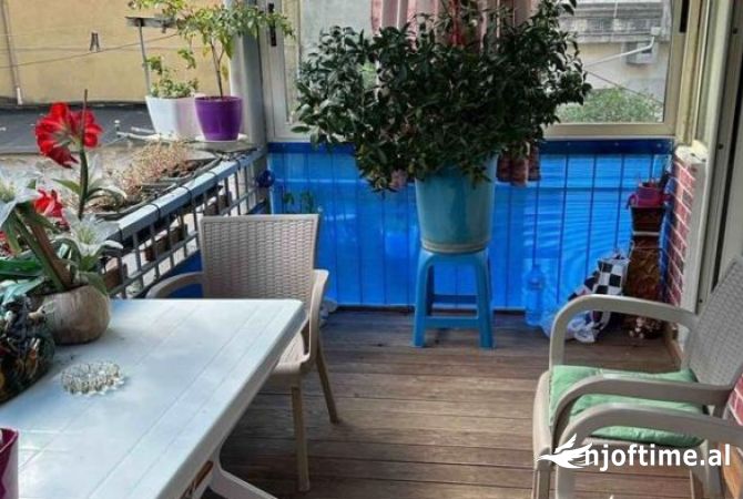 Shtepi ne shitje Apartament ne Tirane, 1+1, Mobilimi E mobiluar, Pagesa 100,000  Euro.