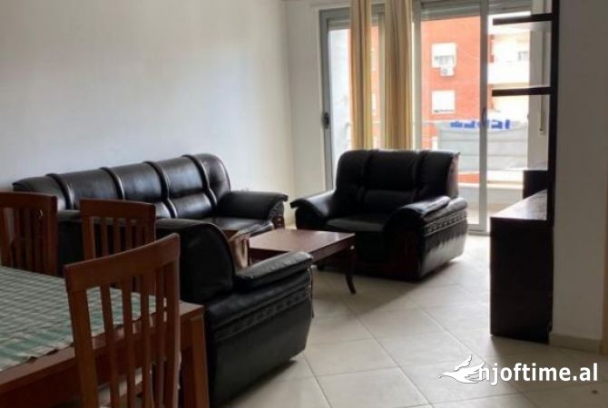 Shtepi me qera 2+1 ne Tirane - 450 Euro