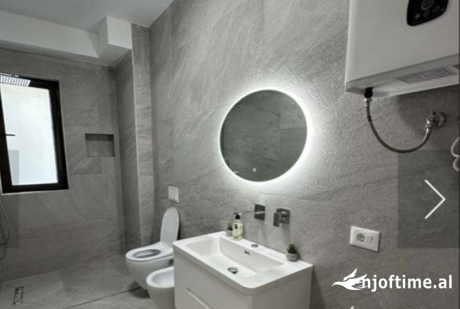 Jepet me qera apartament 2+1+2 i pershtateshem per zyra ne Myslym Shyri