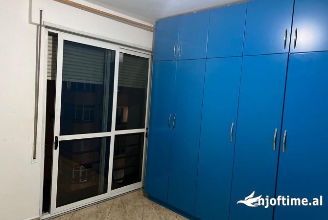 Shtepi me qera Apartament ne Tirane, 2+1, Mobilimi Bosh, pa mobiluar, Pagesa 550  Euro.