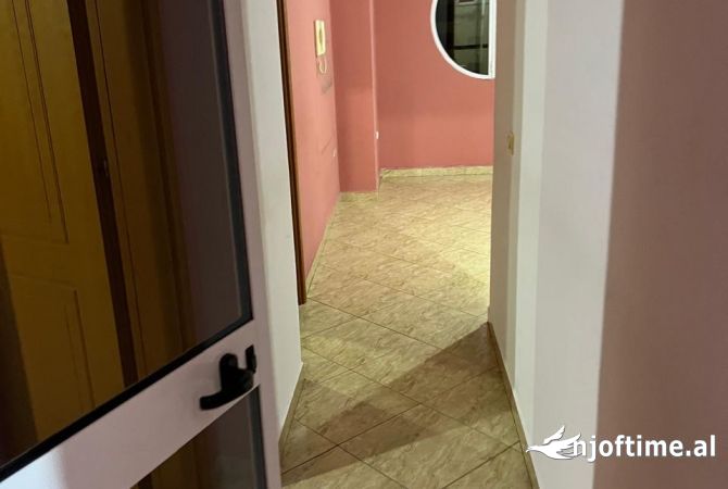 Shtepi me qera Apartament ne Tirane, 2+1, Mobilimi Bosh, pa mobiluar, Pagesa 550  Euro.