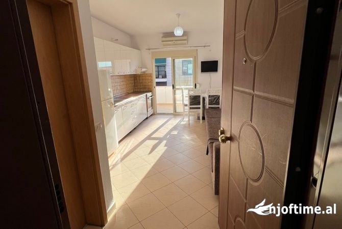 Shtepi ne shitje Apartament ne Tirane, 1+1, Mobilimi E mobiluar, Pagesa 160,000  Euro.