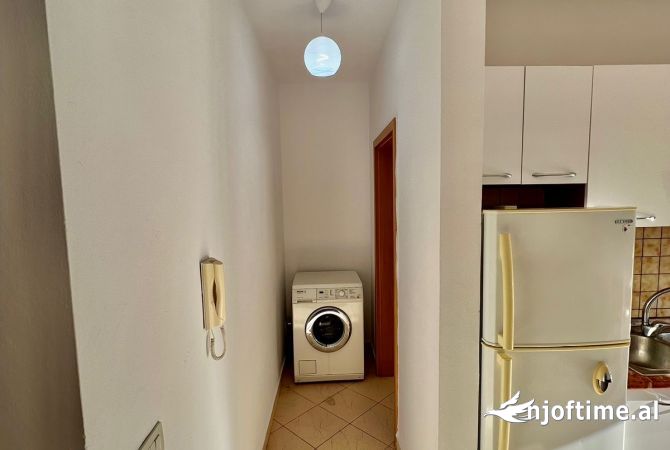 Shtepi ne shitje Apartament ne Tirane, 1+1, Mobilimi E mobiluar, Pagesa 160,000  Euro.
