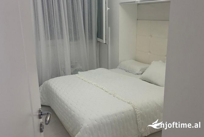 Shtepi ne shitje Apartament ne Tirane, 2+1, Mobilimi E mobiluar, Pagesa 165,000  Euro.