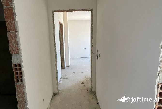 Shtepi ne shitje Apartament ne Tirane, 2+1, Mobilimi Bosh, pa mobiluar, Pagesa 176,120  Euro.
