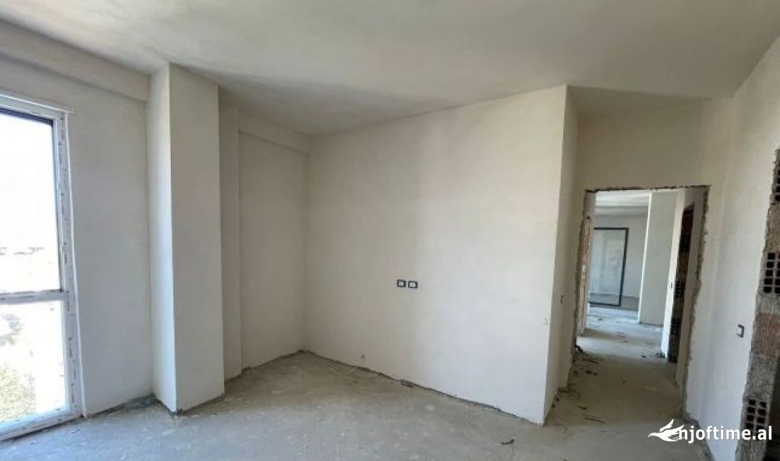 Shtepi ne shitje Apartament ne Tirane, 2+1, Mobilimi Bosh, pa mobiluar, Pagesa 176,120  Euro.