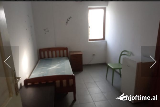 Shtepi me qera Shtepi Private ne Tirane, 3+1, Mobilimi E mobiluar, Pagesa 50,000  Leke.