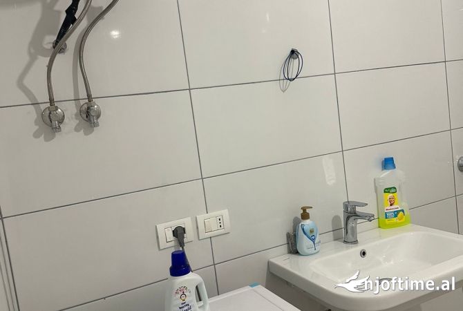 Shtepi me qera Apartament ne Durres, 2+1, Mobilimi E mobiluar, Pagesa 400  Euro.