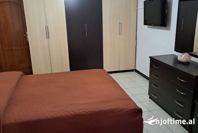 Shtepi me qera Apartament ne Tirane, 2+1, Mobilimi E mobiluar, Pagesa 50,000  Leke.