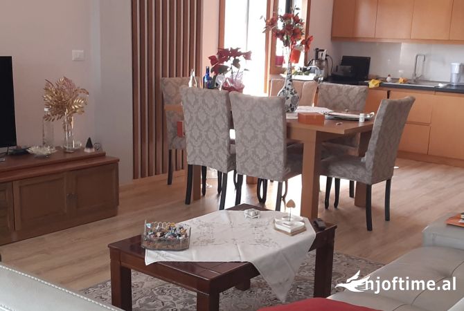 Shtepi me qera 2+1 ne Tirane - 57,000 Leke