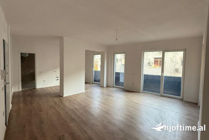 Shtepi me qera 1+1 ne Tirane - 900 Euro