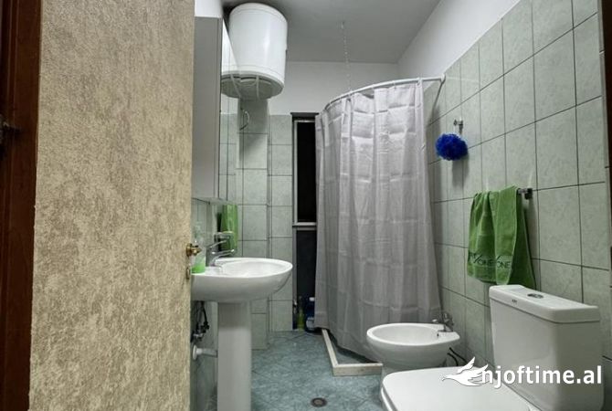 Shtepi me qera Apartament ne Tirane, 2+1, Mobilimi E mobiluar, Pagesa 65,000  Leke.