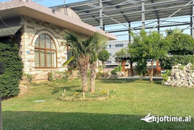 Ambient biznesi me qera 2+1 ne Tirane - 1,400 Euro