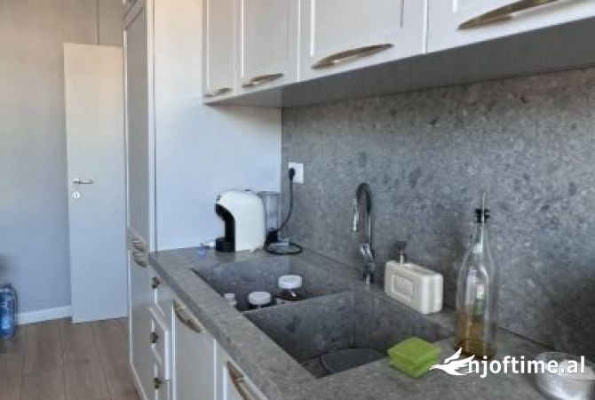 Shtepi ne shitje Apartament ne Tirane, 1+1, Mobilimi E mobiluar, Pagesa 13,500,000  Leke.