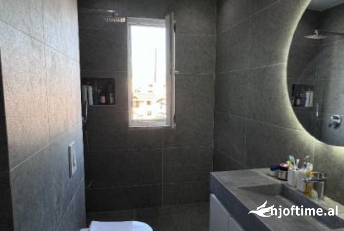 Shtepi ne shitje Apartament ne Tirane, 1+1, Mobilimi E mobiluar, Pagesa 13,500,000  Leke.