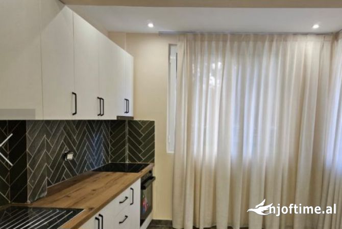 Shtepi ne shitje Apartament ne Tirane, 2+1, Mobilimi E mobiluar, Pagesa 140,000  Euro.