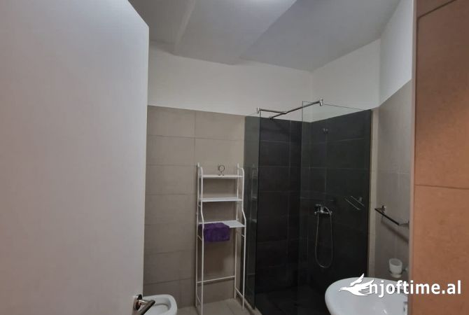Shtepi me qera Apartament ne Tirane, 1+1, Mobilimi E mobiluar, Pagesa 550  Euro.