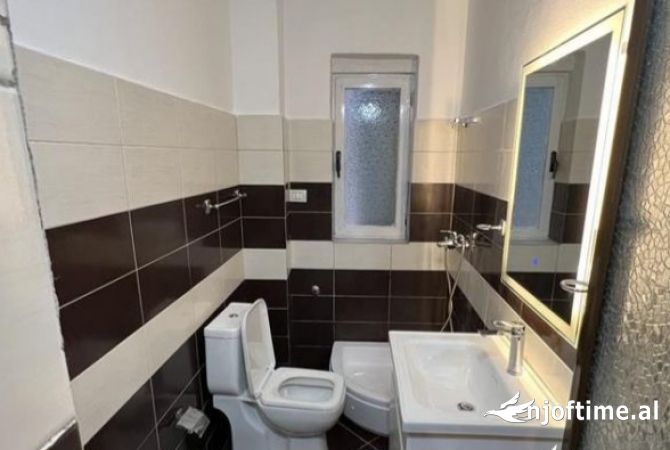 Shtepi ne shitje Apartament ne Tirane, 1+1, Mobilimi Bosh, pa mobiluar, Pagesa 86,000  Euro.