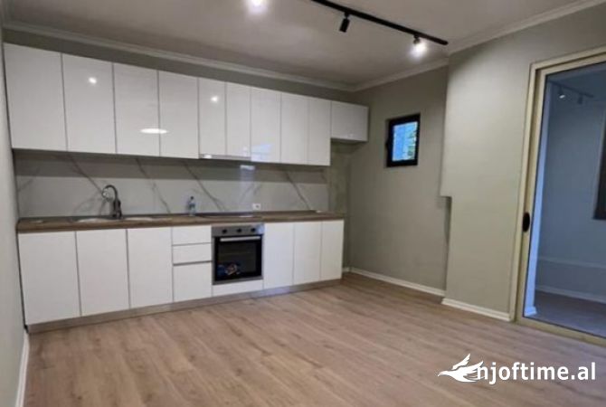 Shtepi ne shitje Apartament ne Tirane, 1+1, Mobilimi Bosh, pa mobiluar, Pagesa 86,000  Euro.