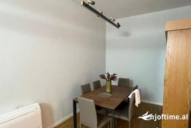 Shtepi me qera Shtepi Private ne Tirane, 6+1, Mobilimi E mobiluar, Pagesa 1,500  Euro.