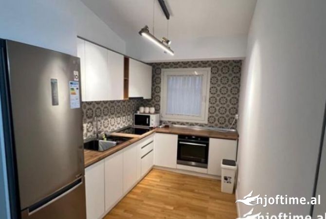 Shtepi me qera Shtepi Private ne Tirane, 6+1, Mobilimi E mobiluar, Pagesa 1,500  Euro.