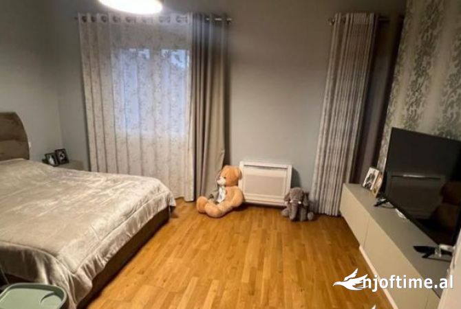 Shtepi me qera Shtepi Private ne Tirane, 6+1, Mobilimi E mobiluar, Pagesa 1,500  Euro.