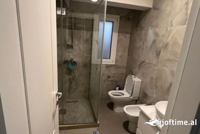 Shtepi me qera Shtepi Private ne Tirane, 6+1, Mobilimi E mobiluar, Pagesa 1,500  Euro.