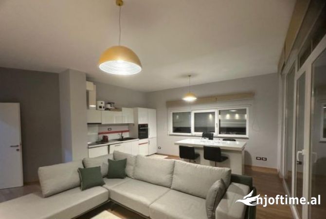 Shtepi me qera 2+1 ne Tirane - 800 Euro