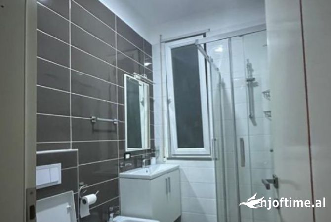 Shtepi me qera Apartament ne Tirane, 2+1, Mobilimi E mobiluar, Pagesa 800  Euro.