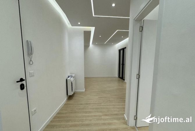 Ambjente me qera - Myslym Shyri