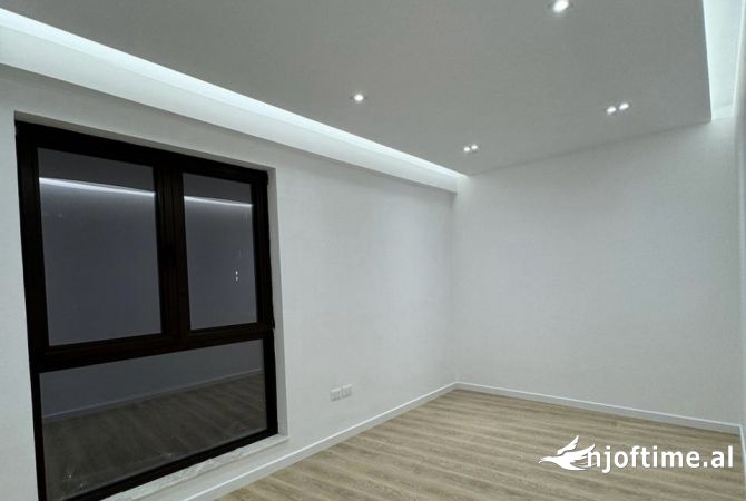 Ambjente me qera - Myslym Shyri