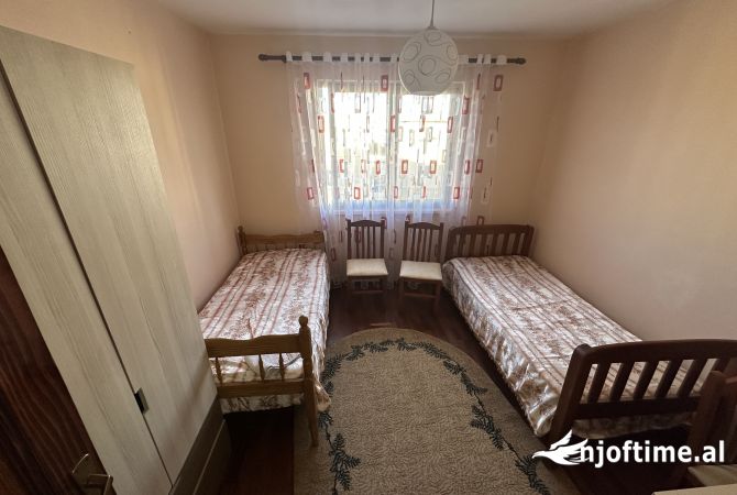 Shtepi me qera Apartament ne Tirane, 2+1, Mobilimi E mobiluar, Pagesa 50,000  Leke.
