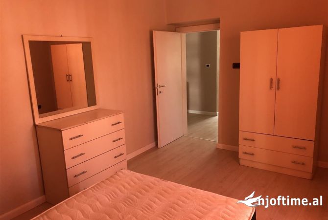Shtepi me qera Apartament ne Tirane, 2+1, Mobilimi E mobiluar, Pagesa 600  Euro.