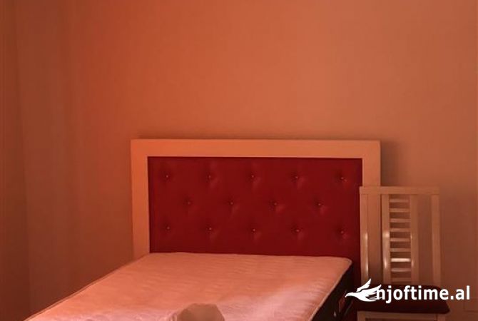 Shtepi me qera Apartament ne Tirane, 2+1, Mobilimi E mobiluar, Pagesa 600  Euro.