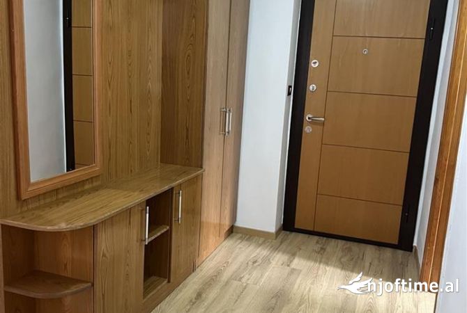 Shtepi me qera Apartament ne Tirane, 2+1, Mobilimi E mobiluar, Pagesa 700  Euro.