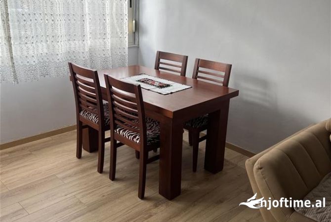 Shtepi me qera Apartament ne Tirane, 2+1, Mobilimi E mobiluar, Pagesa 700  Euro.