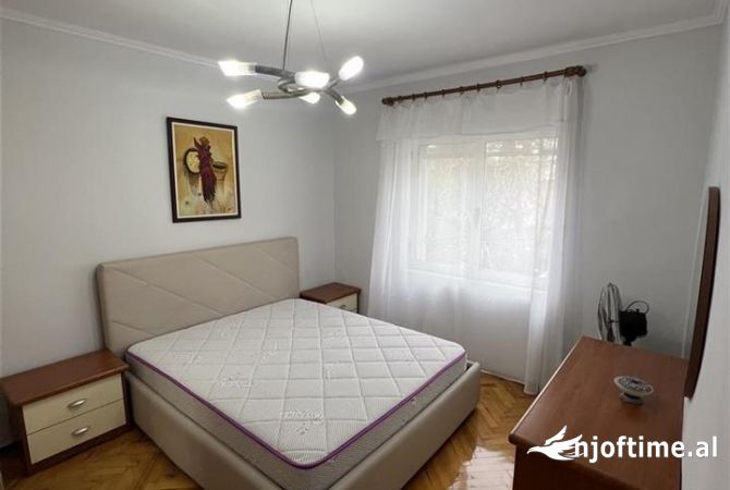 Shtepi me qera Apartament ne Tirane, 2+1, Mobilimi E mobiluar, Pagesa 700  Euro.