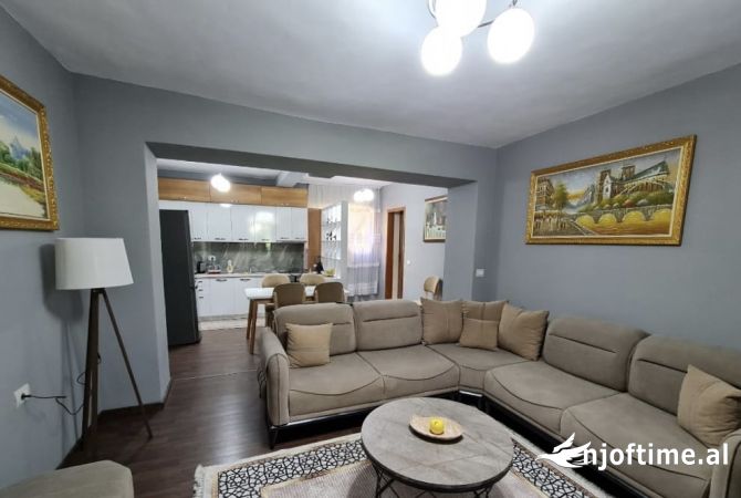 Shtepi me qera 2+1 ne Tirane - 700 Euro