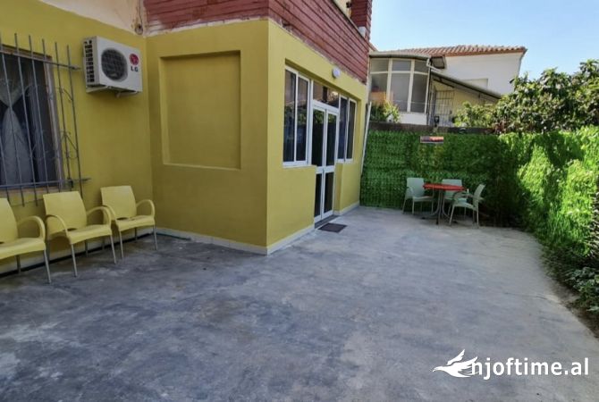 Shtepi me qera Shtepi Private ne Tirane, 2+1, Mobilimi E mobiluar, Pagesa 700  Euro.