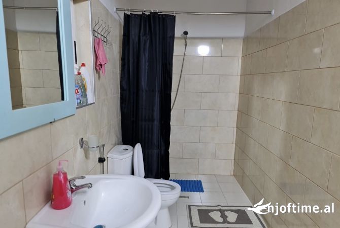 Shtepi me qera Shtepi Private ne Tirane, 2+1, Mobilimi E mobiluar, Pagesa 700  Euro.