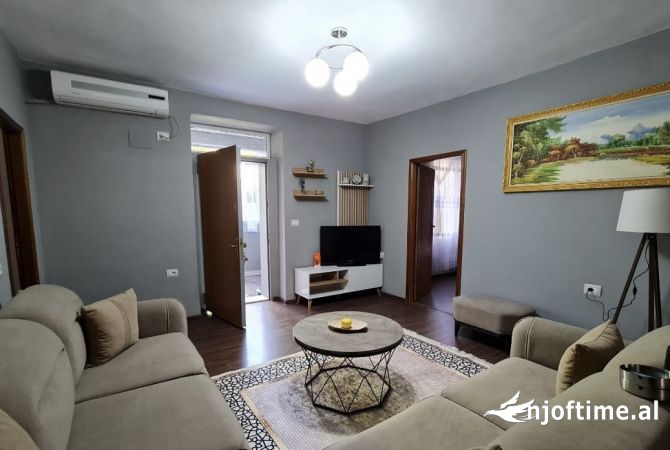 Shtepi me qera 2+1 ne Tirane - 700 Euro