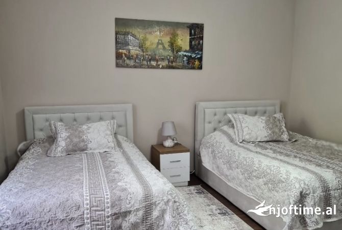 Shtepi me qera Shtepi Private ne Tirane, 2+1, Mobilimi E mobiluar, Pagesa 700  Euro.