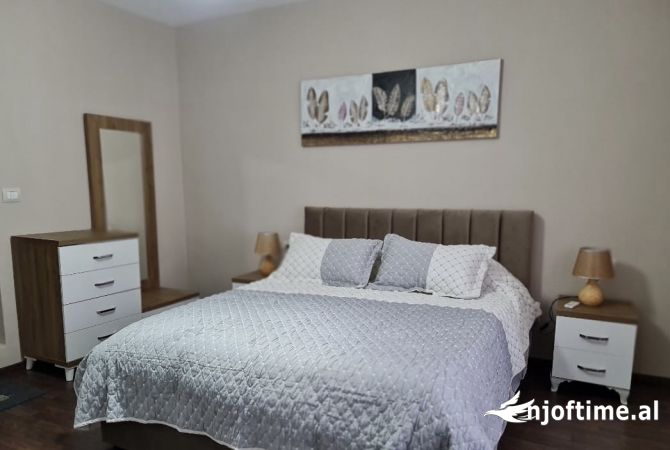 Shtepi me qera Shtepi Private ne Tirane, 2+1, Mobilimi E mobiluar, Pagesa 700  Euro.