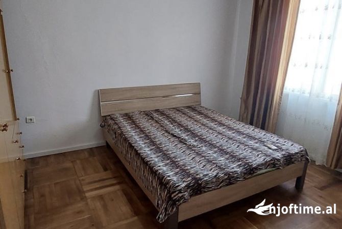 Jepet apartament 120m2 me qera / Myslym Shyri / Kati 2 / Ambjent Biznesi / Buze Rruge / 1.000Euro 