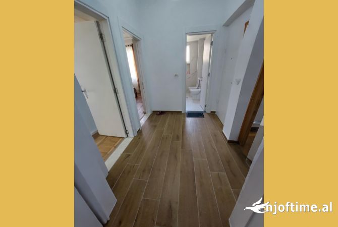 Ambient biznesi me qera 3+1 ne Tirane - 1,000 Euro