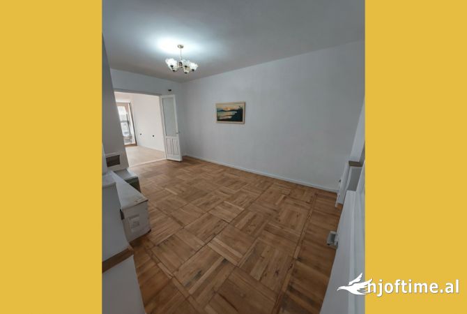 Ambient biznesi me qera 3+1 ne Tirane - 1,000 Euro