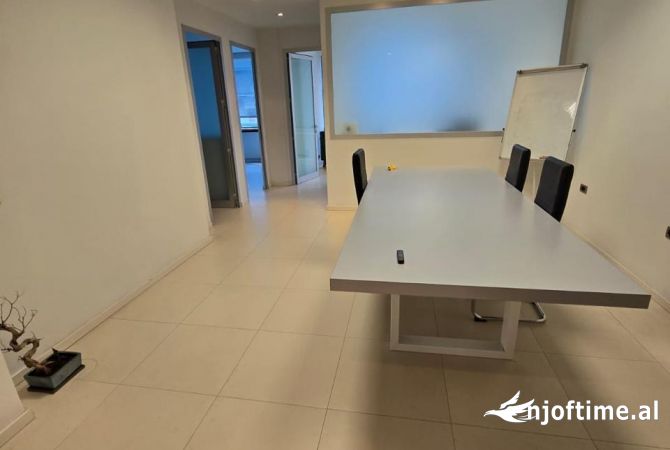 Ambient biznesi ne shitje 3+1 ne Tirane - 340,000 Euro