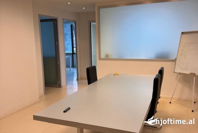 Shitet Ambjenti ne katin e dyte ( Ambasador 3 ) 