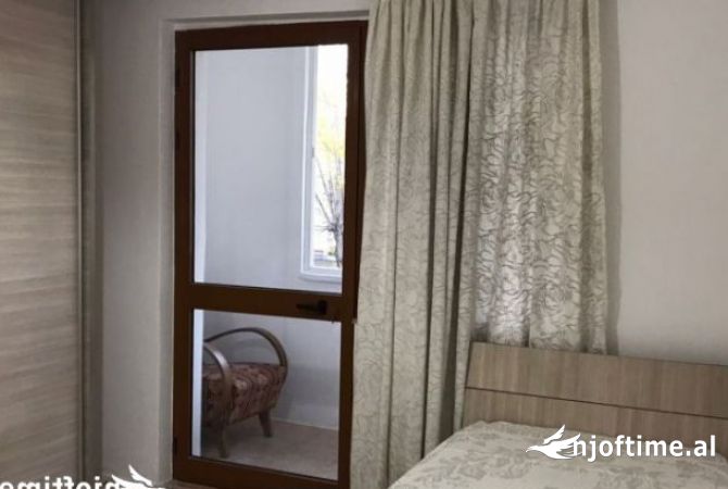 Shtepi me qera Apartament ne Tirane, 3+1, Mobilimi E mobiluar, Pagesa 60,000  Leke.