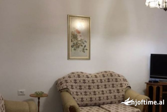 Shtepi me qera Apartament ne Tirane, 3+1, Mobilimi E mobiluar, Pagesa 60,000  Leke.